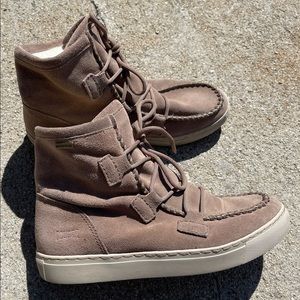 Cougar Fabiola Platform Bootie size 9